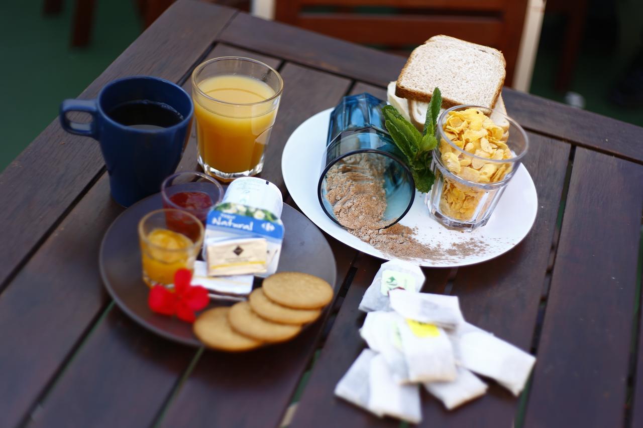 Summer 카디스 외부 사진